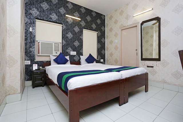 OYO Hotel Bengal Inn Near Mani Square