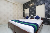 OYO Hotel Bengal Inn Near Mani Square