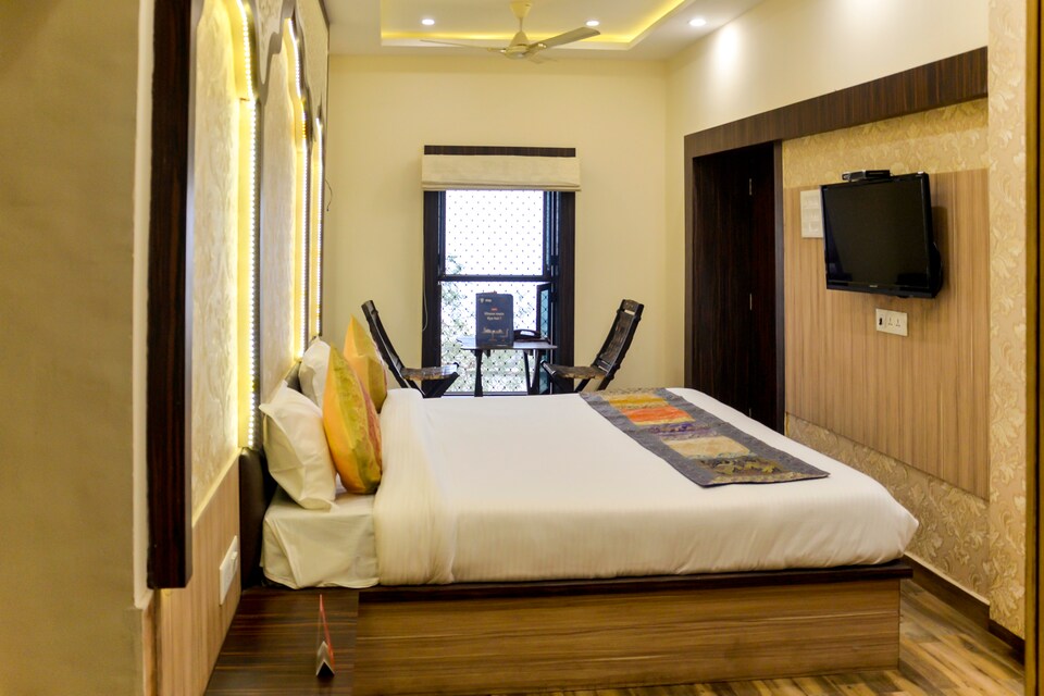 OYO 7836 Omkar Palace, Godowlia, Varanasi