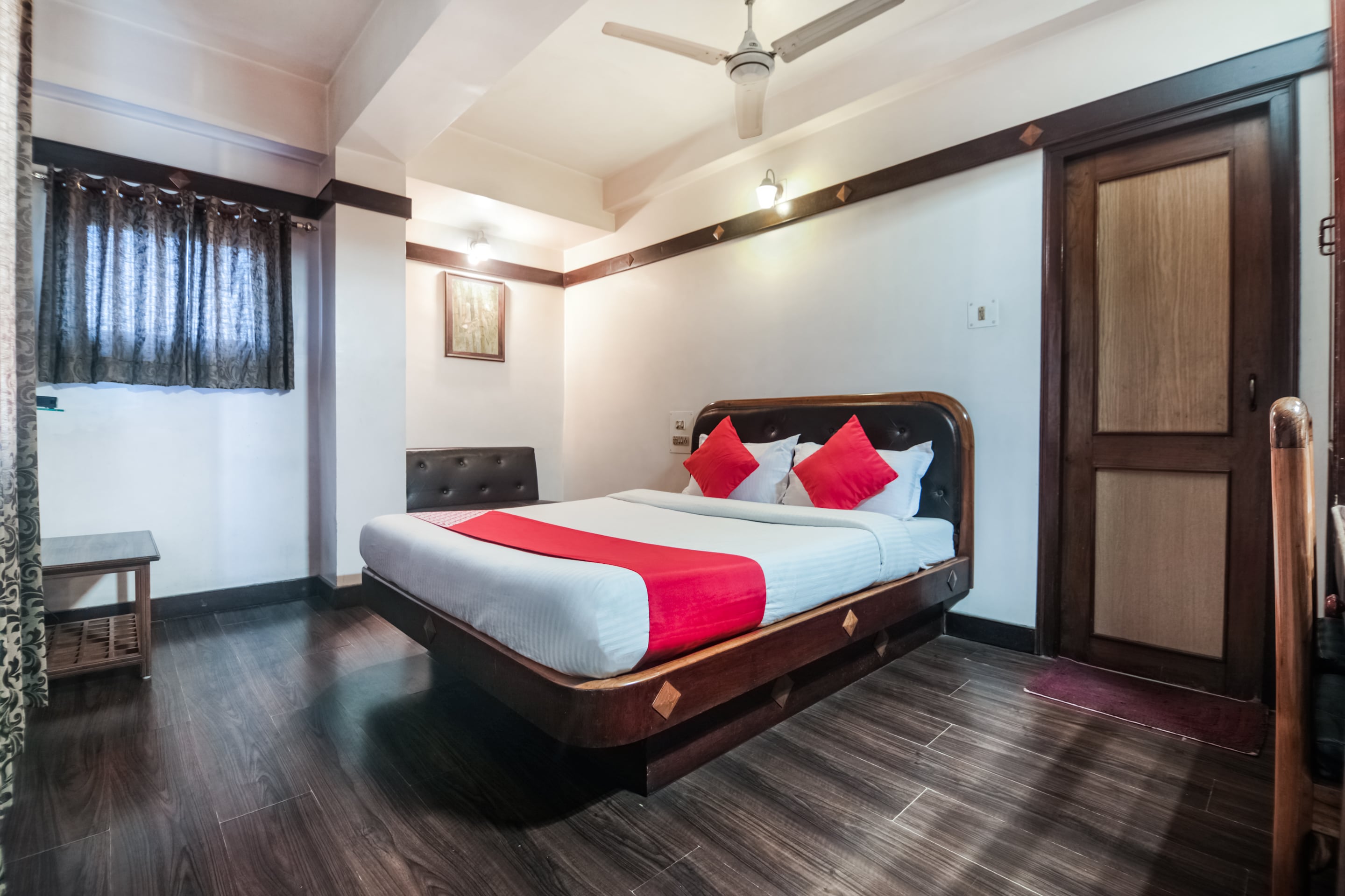 Hotels near Paltan Bazar Bus Stand  Guwahati with Bar