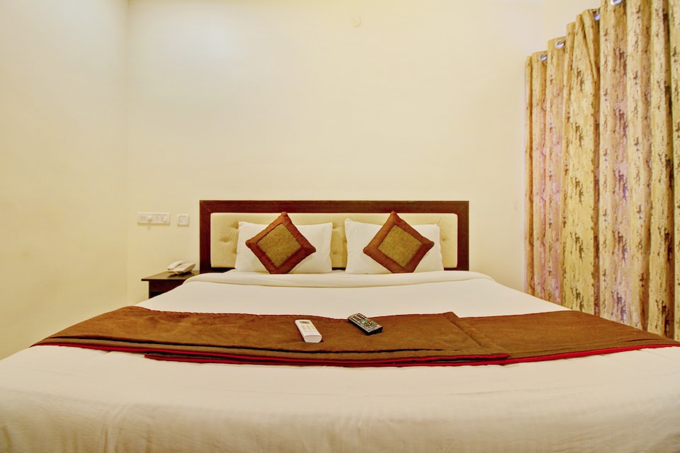 OYO 7850 Royal Elite, Maatuthavani Bus Stand-II, Madurai