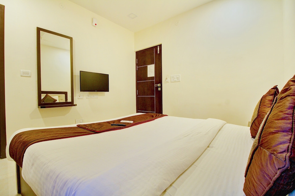 OYO 7850 Royal Elite, Maatuthavani Bus Stand-II, Madurai