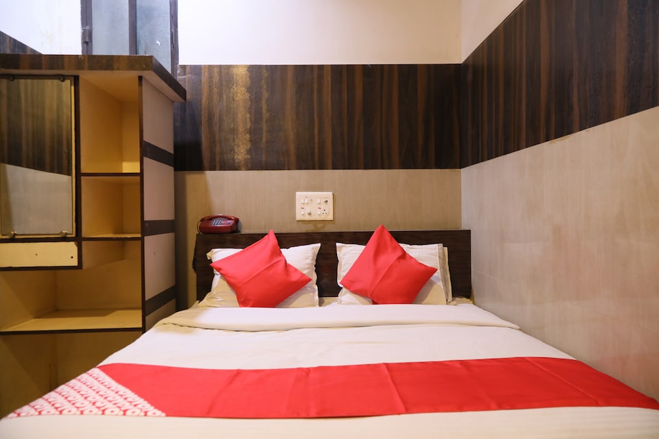 OYO 7851 Hotel Avadh, Sitabuldi Railway Station, Nagpur
