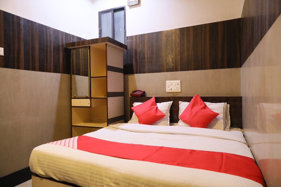 OYO 7851 Hotel Avadh, Sitabuldi Railway Station, Nagpur
