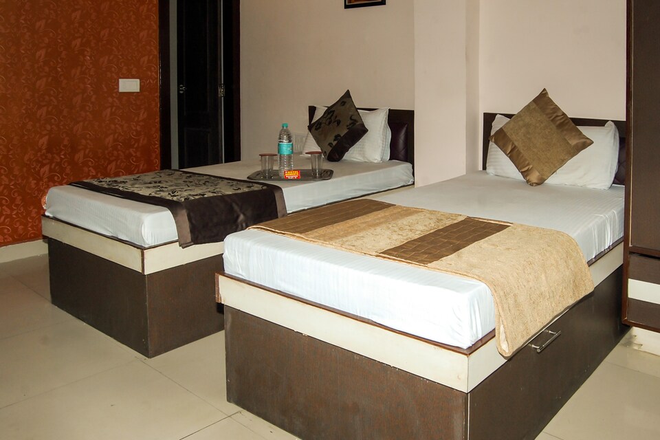 OYO 7864 Moments Hotel, Rohtak, Rohtak