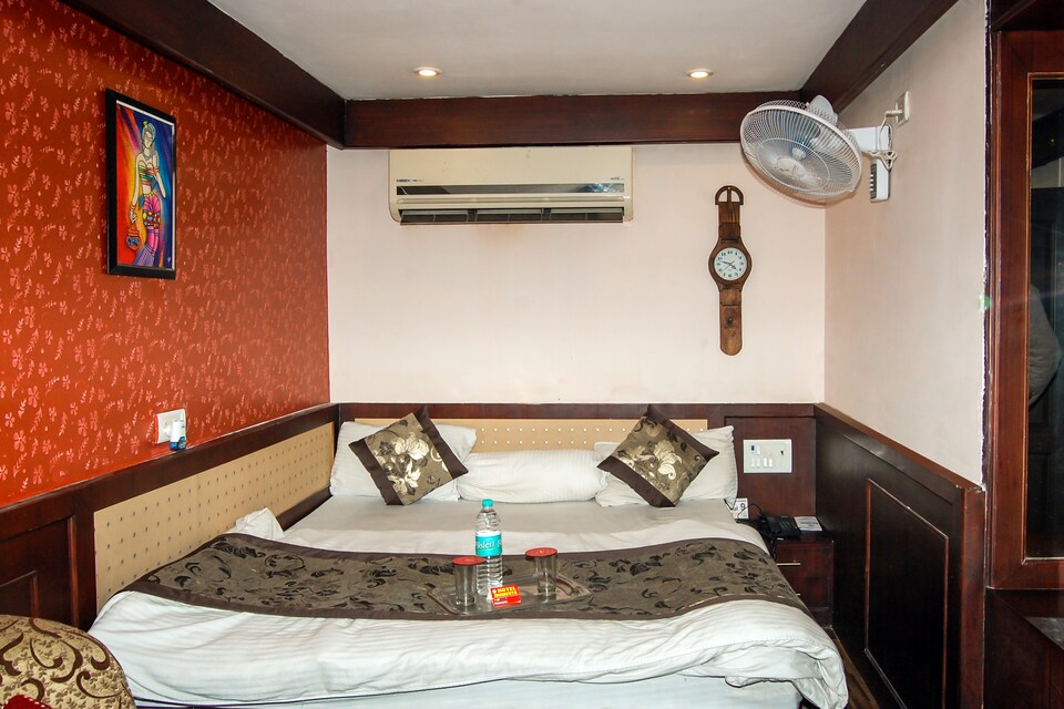 OYO 7864 Moments Hotel, Rohtak, Rohtak