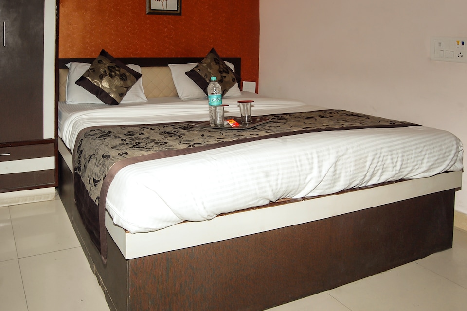 OYO 7864 Moments Hotel, Rohtak, Rohtak