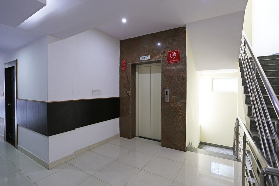 OYO 7875 Prakaash Comforts, Mysore City Center-II, Mysore