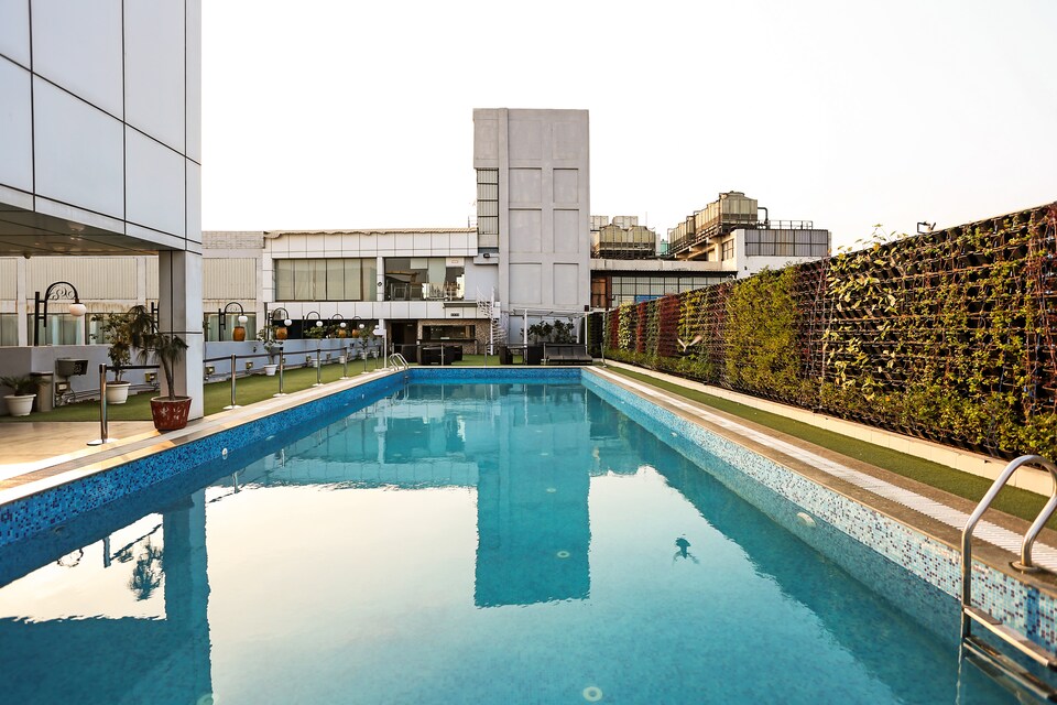OYO 7891 World Square Hotel, Indirapuram Ghaziabad, Ghaziabad