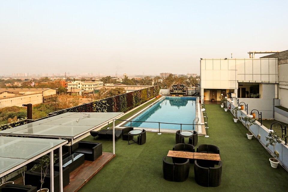 OYO 7891 World Square Hotel, Indirapuram Ghaziabad, Ghaziabad