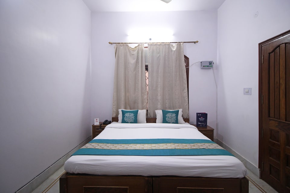 OYO 7904 near Boring Road, Boring Road Patna, Patna