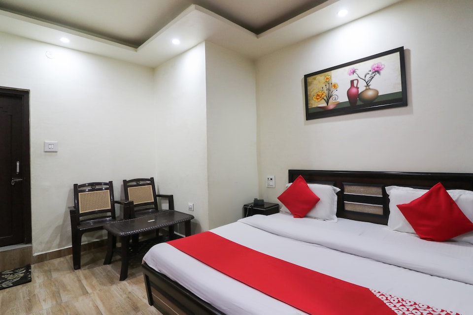 OYO 7905 Holiday Inn, Banikhet, Dalhousie