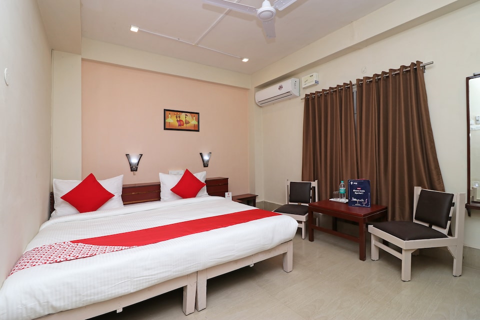 Capital O 7933 Hotel Trimurty International, Platan Bazar Guwahati, Guwahati