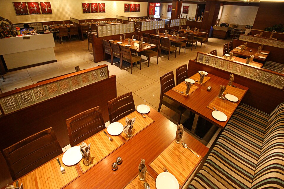 OYO 1139 Jayson Hotel, Dhebar Road, Rajkot