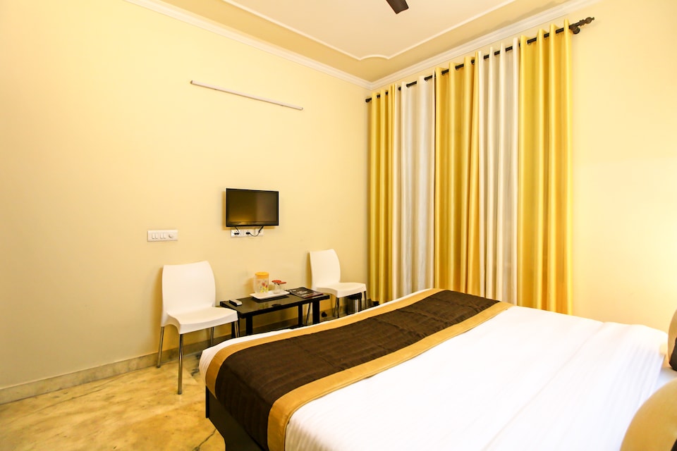 OYO 7967 near Medanta, Medanta, Gurgaon