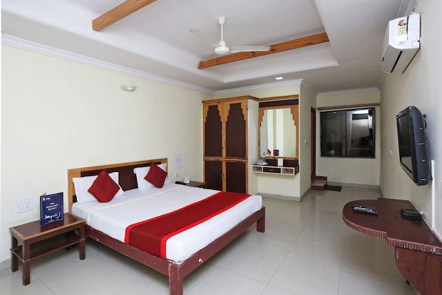 OYO Dilsukhnagar Near Miraj Cinemas - Shalini Shivani