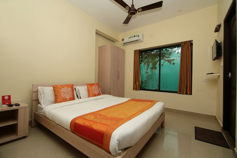 OYO 9549 Hotel We One Comfort, Vytilla Kochi, Kochi