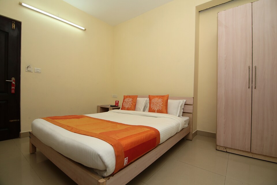 OYO 9549 Hotel We One Comfort, Vytilla Kochi, Kochi