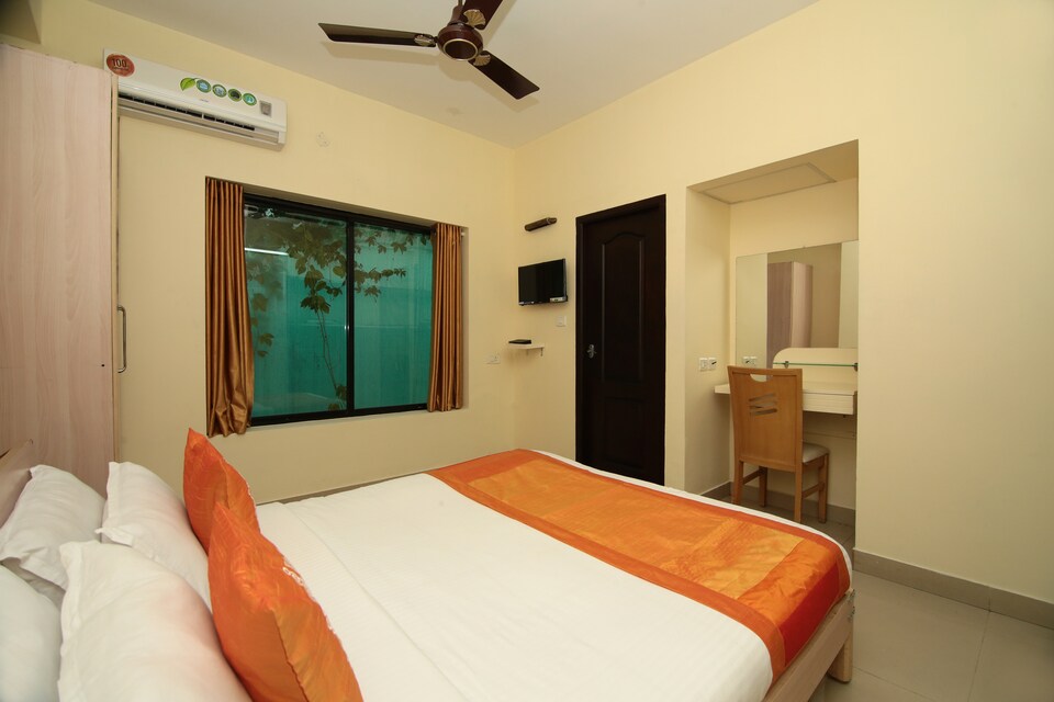 OYO 9549 Hotel We One Comfort, Vytilla Kochi, Kochi