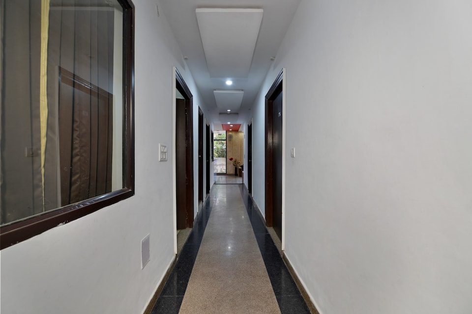 Capital O 9367 HOTEL GALAXY, Fatehabad Road, Agra