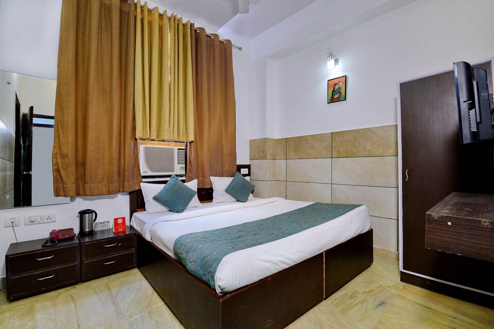 Capital O 9367 HOTEL GALAXY, Fatehabad Road, Agra