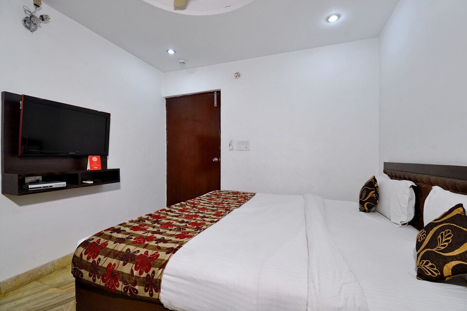 Capital O 9367 HOTEL GALAXY, Fatehabad Road, Agra