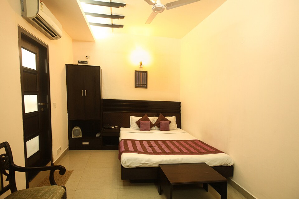 OYO Rooms 041 Green Park Metro, AIIMS Delhi, Delhi