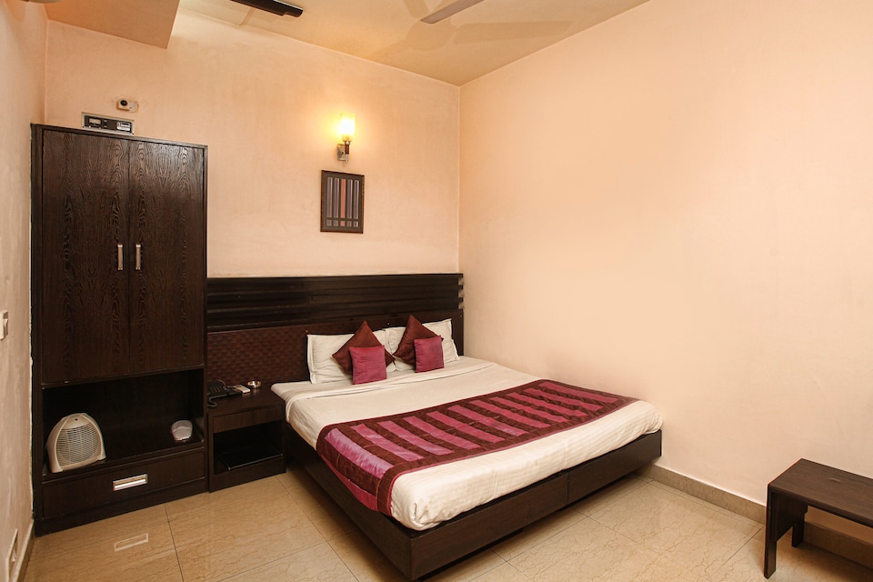 OYO Rooms 041 Green Park Metro, AIIMS Delhi, Delhi