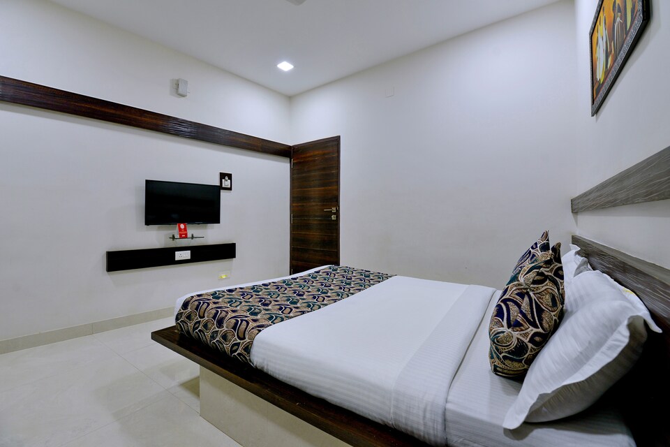OYO 8022 Hotel Sunil Inn, Station Road - Raipur, Raipur