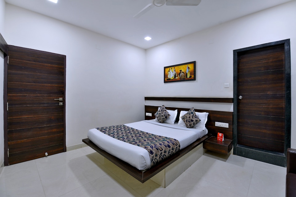 OYO 8022 Hotel Sunil Inn, Station Road - Raipur, Raipur