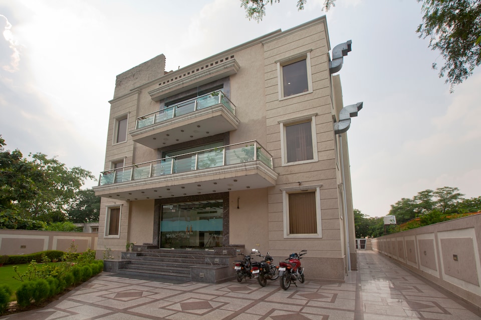 OYO 1146 near Sahara Mall, Cyber City, Gurgaon