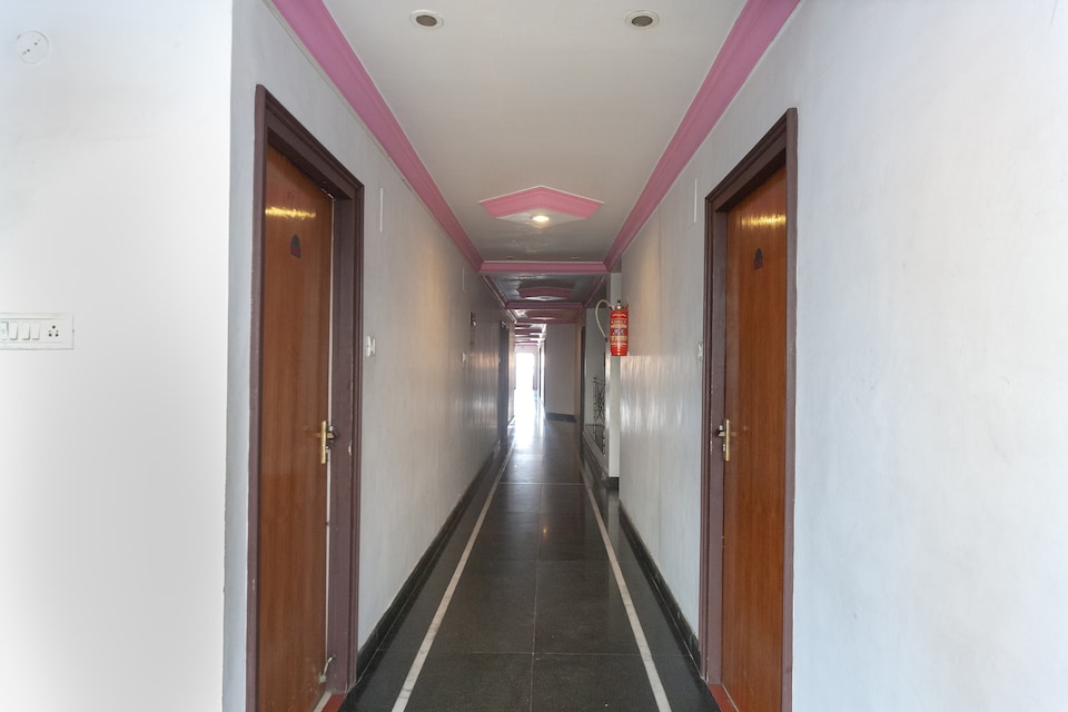 Oyo 8042 Hotel Krish, Vellore, Vellore