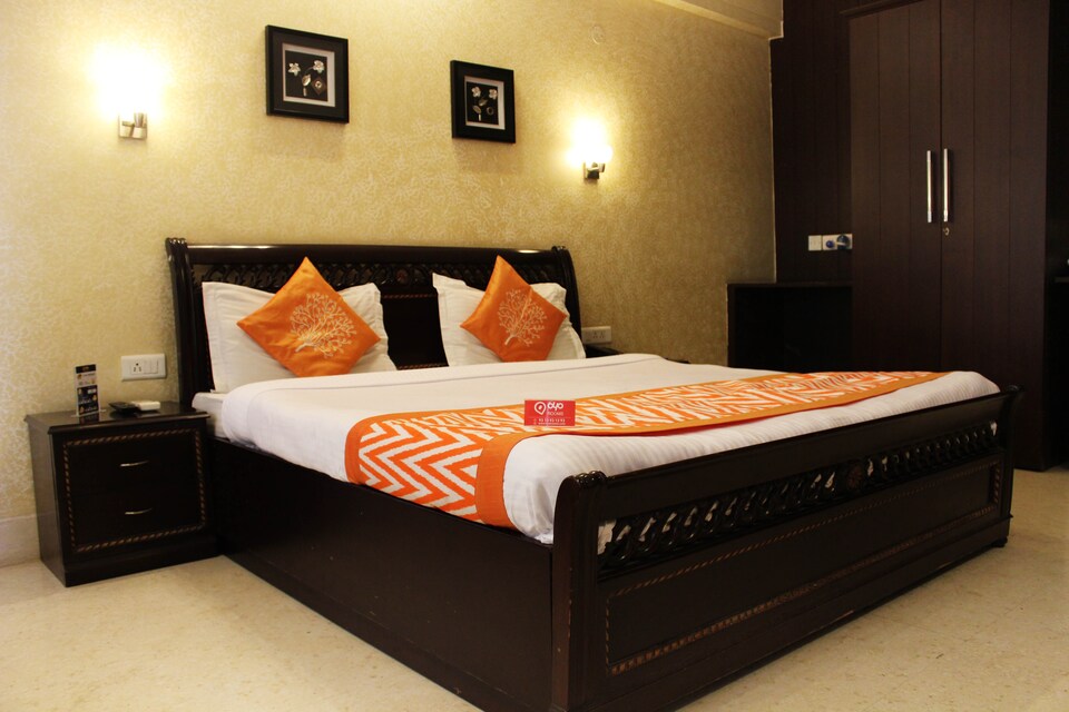 OYO Premium 204 Golf Course Road, Golf Course Road, Gurgaon