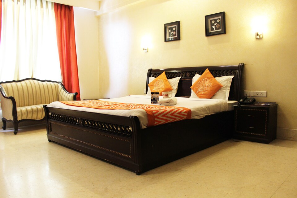 OYO Premium 204 Golf Course Road, Golf Course Road, Gurgaon