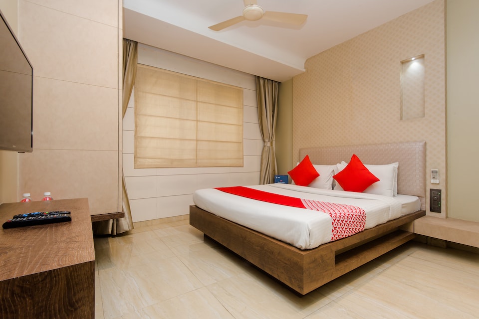 Capital O 8069 Hotel Pratiksha Residency, Mumbai Panvel-CBD-Taloja, Mumbai