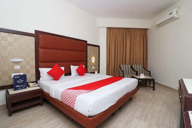 OYO The Central Palm