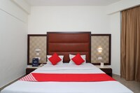 OYO The Central Palm