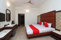 OYO The Central Palm