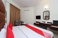 OYO The Central Palm