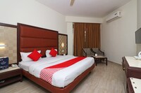 OYO The Central Palm