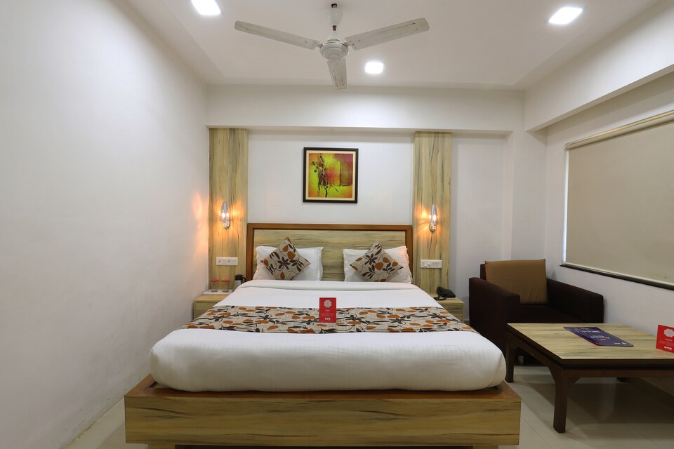 OYO 8084 Hotel Kingston, SG Highway Ahmedabad, Ahmedabad