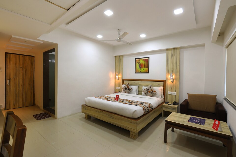 OYO 8084 Hotel Kingston, SG Highway Ahmedabad, Ahmedabad
