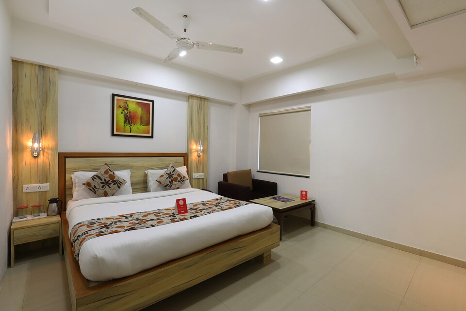 OYO 8084 Hotel Kingston, SG Highway Ahmedabad, Ahmedabad