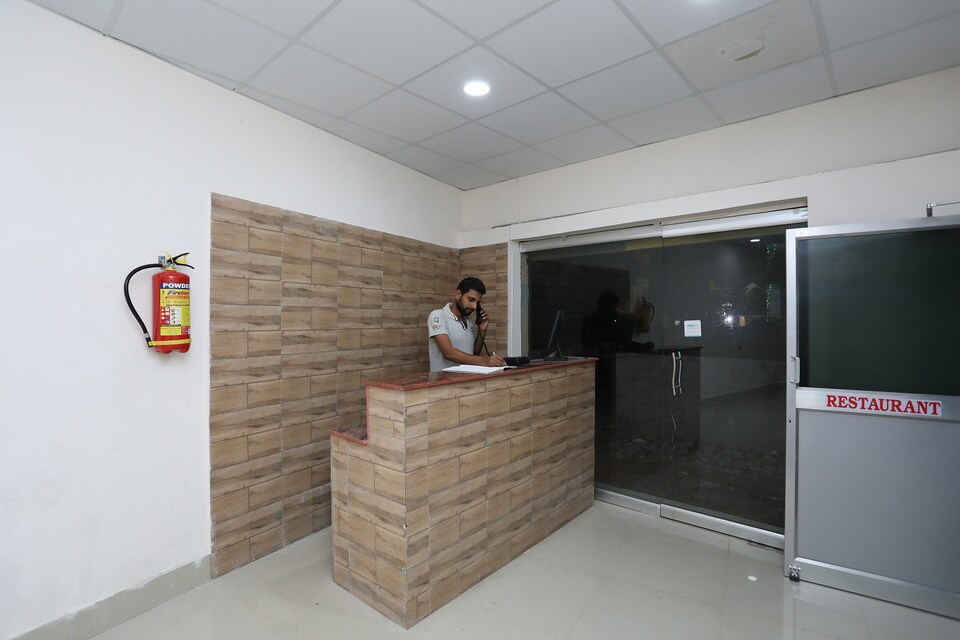 OYO 8098 Hotel Manohar palace, Baliapanda Puri, Puri