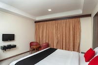 Capital O Emarald Hotel Near Albert Theatres