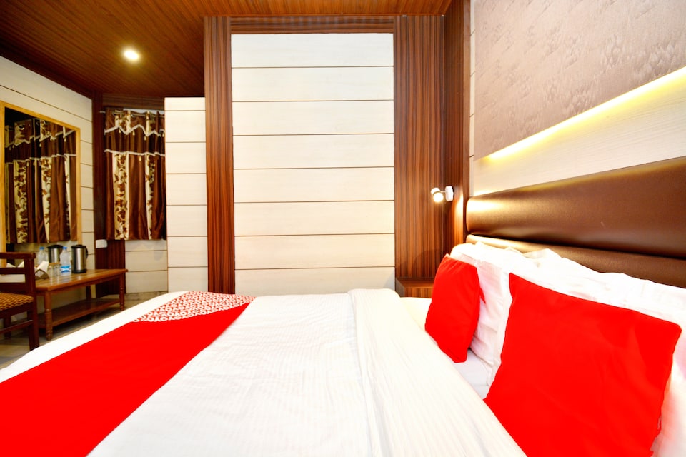 OYO 8158 Hotel Victory (non-view Rooms), The Mall Road-Shimla, Shimla