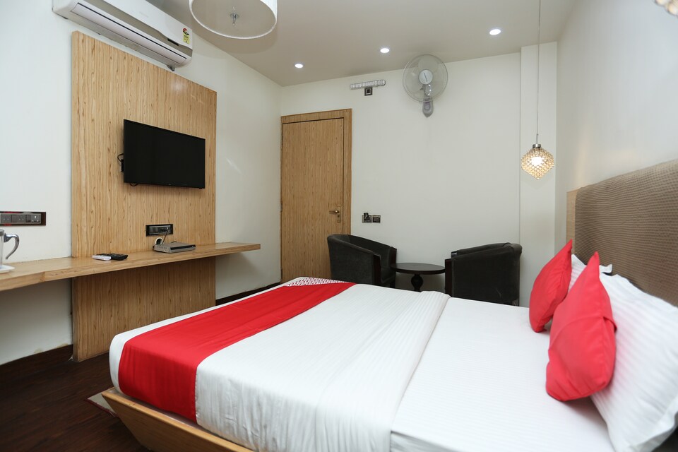 Capital O 8183 Hotel Sandal Wood, Kolar Road, Bhopal