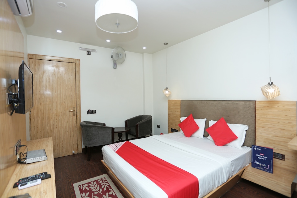 Capital O 8183 Hotel Sandal Wood, Kolar Road, Bhopal