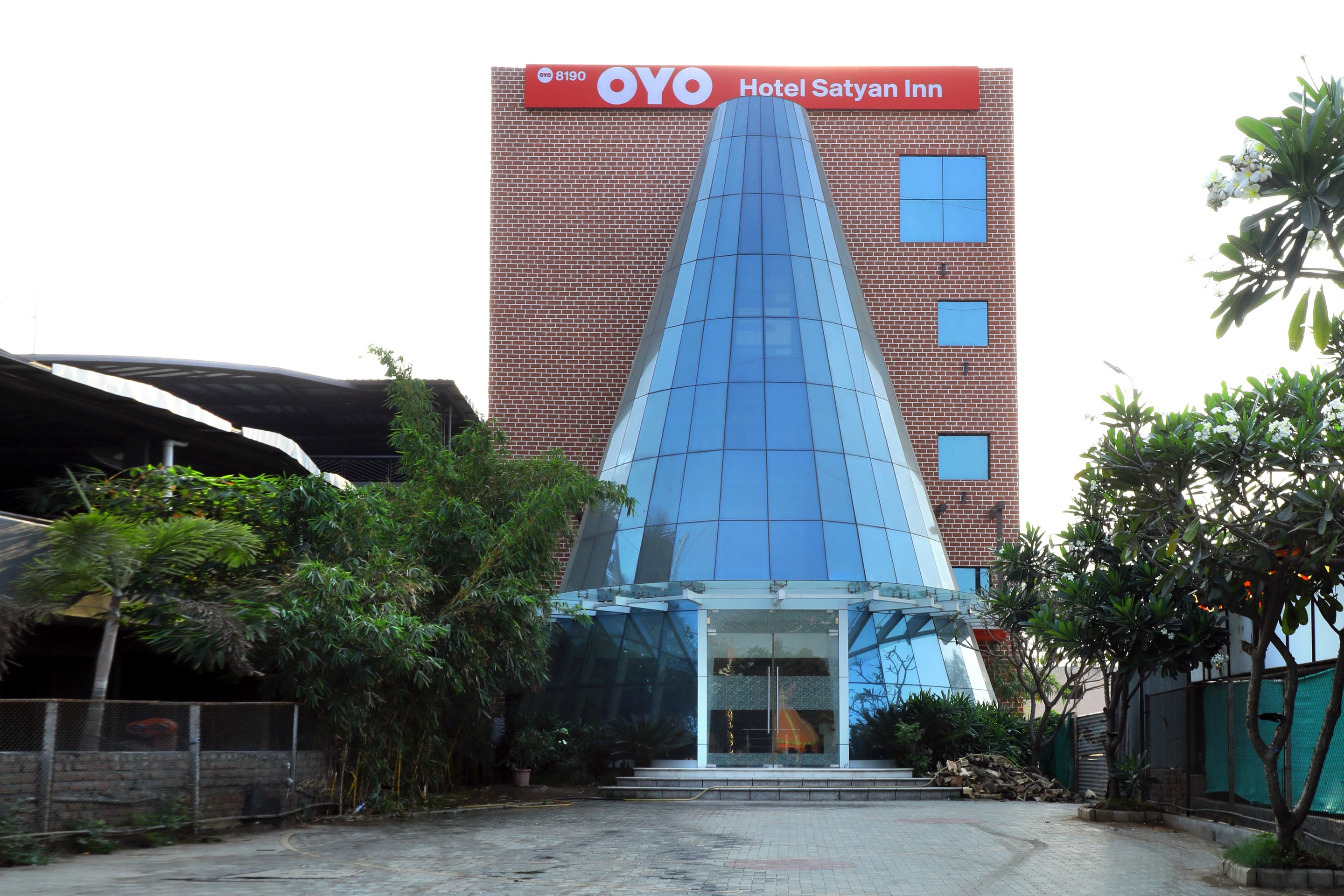 OYO 8190 Hotel Satyan Inn