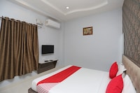 Collection O The Golden Village Nehru Park